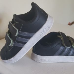 Boys toddler size 9 Adidas velcro black sneakers